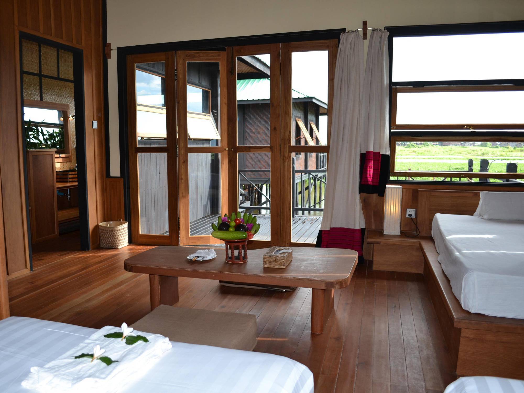 Inle Heritage Stilt Houses Ywama Exterior photo